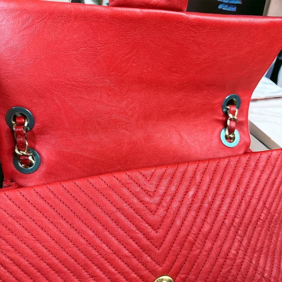 Chanel red chevron wrinkled leather small rectangular medallion chain bag - Picture 10 of 15